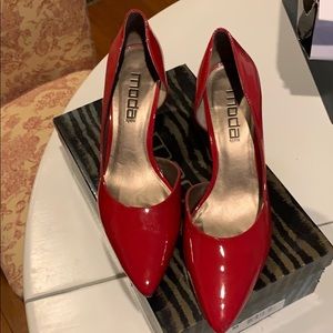 Paten leather red pumps!